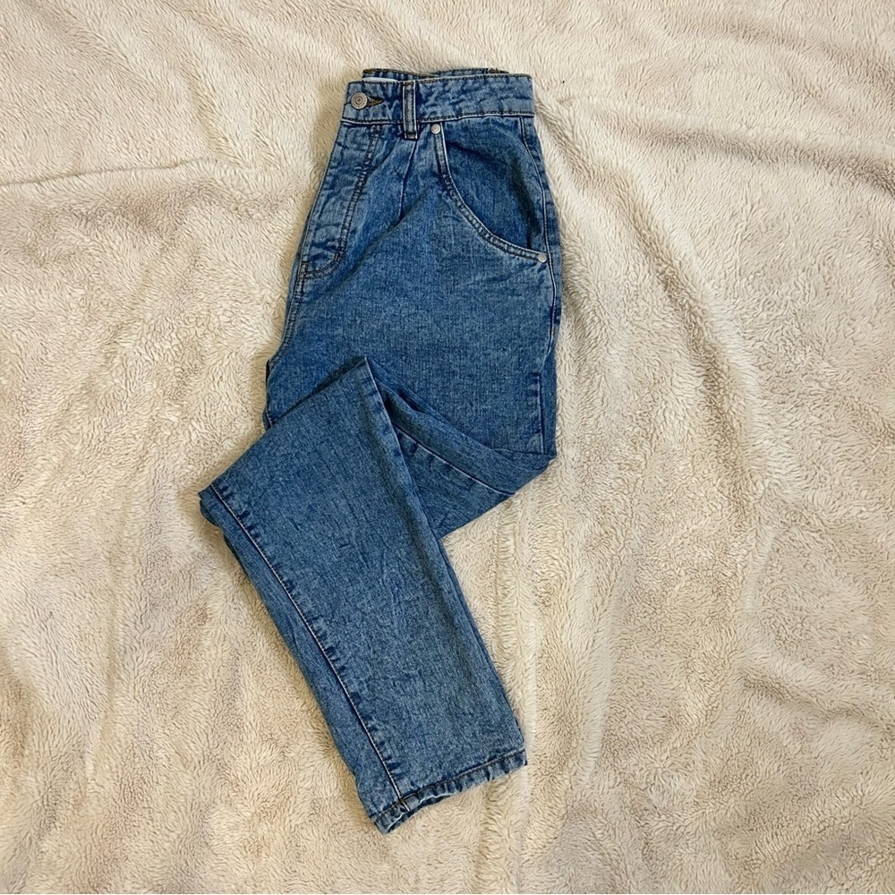 Refuge | Medium Wash Mom Jean | Pleated & High rise| Size 5 (27) - Picture 2 of 7